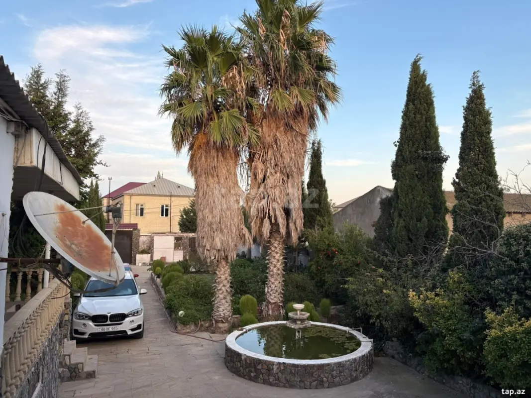 Satılır 6 otaqlı həyət evi 400 m²