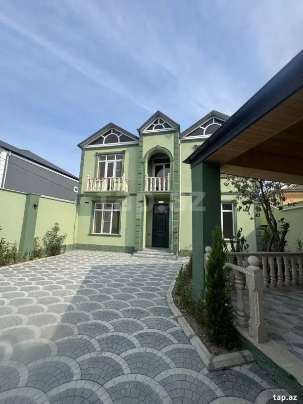 Satılır 6 otaqlı həyət evi 215 m²