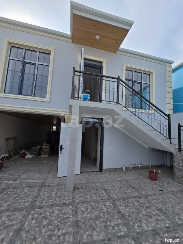 Satılır 5 otaqlı həyət evi 180 m²