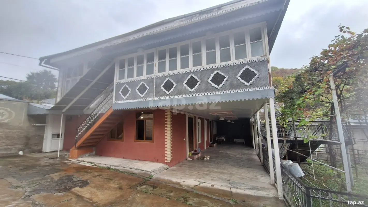 Satılır 6 otaqlı həyət evi 250 m²