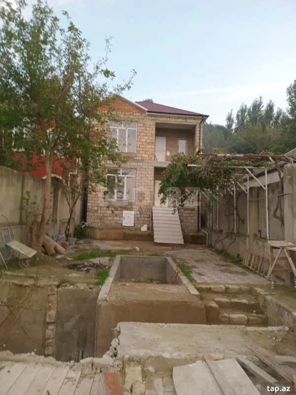 Satılır 5 otaqlı həyət evi 210 m²