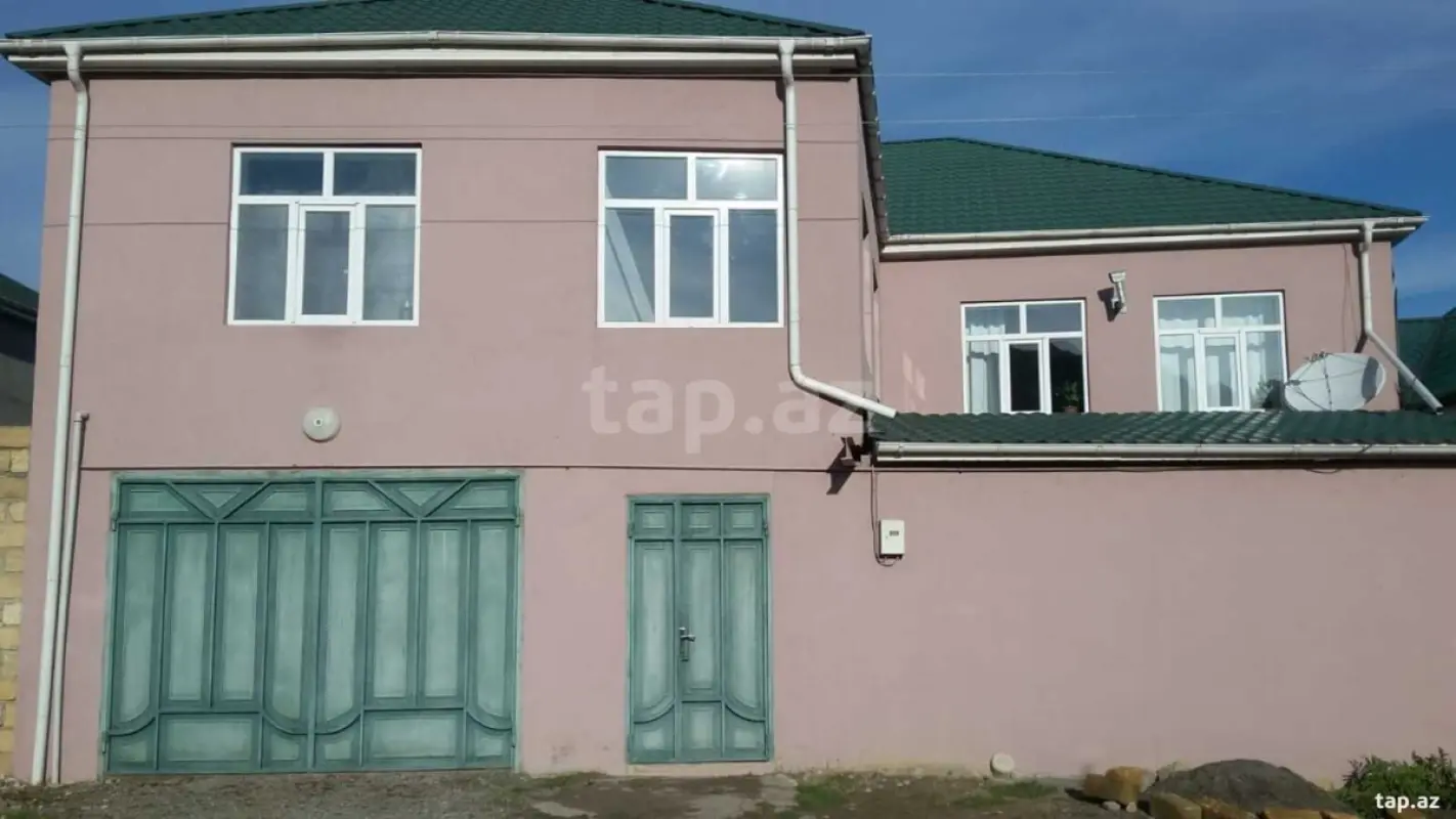 Satılır 4 otaqlı həyət evi 284 m²
