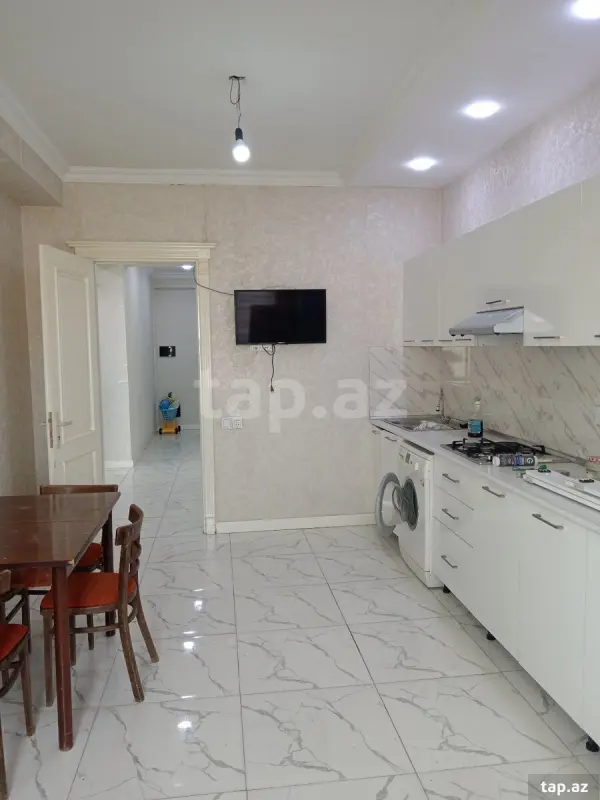Kirayə verilir 3 otaqlı yeni tikili 145 m²