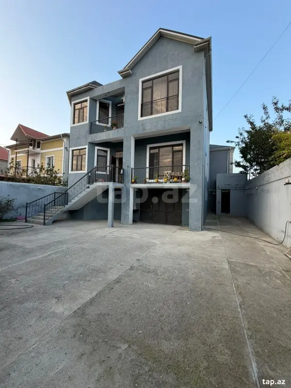 Satılır 5 otaqlı həyət evi 300 m²