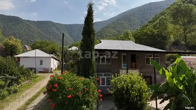 Satılır 3 otaqlı həyət evi 180 m² — Şəki 3 otaq 180.00 m²