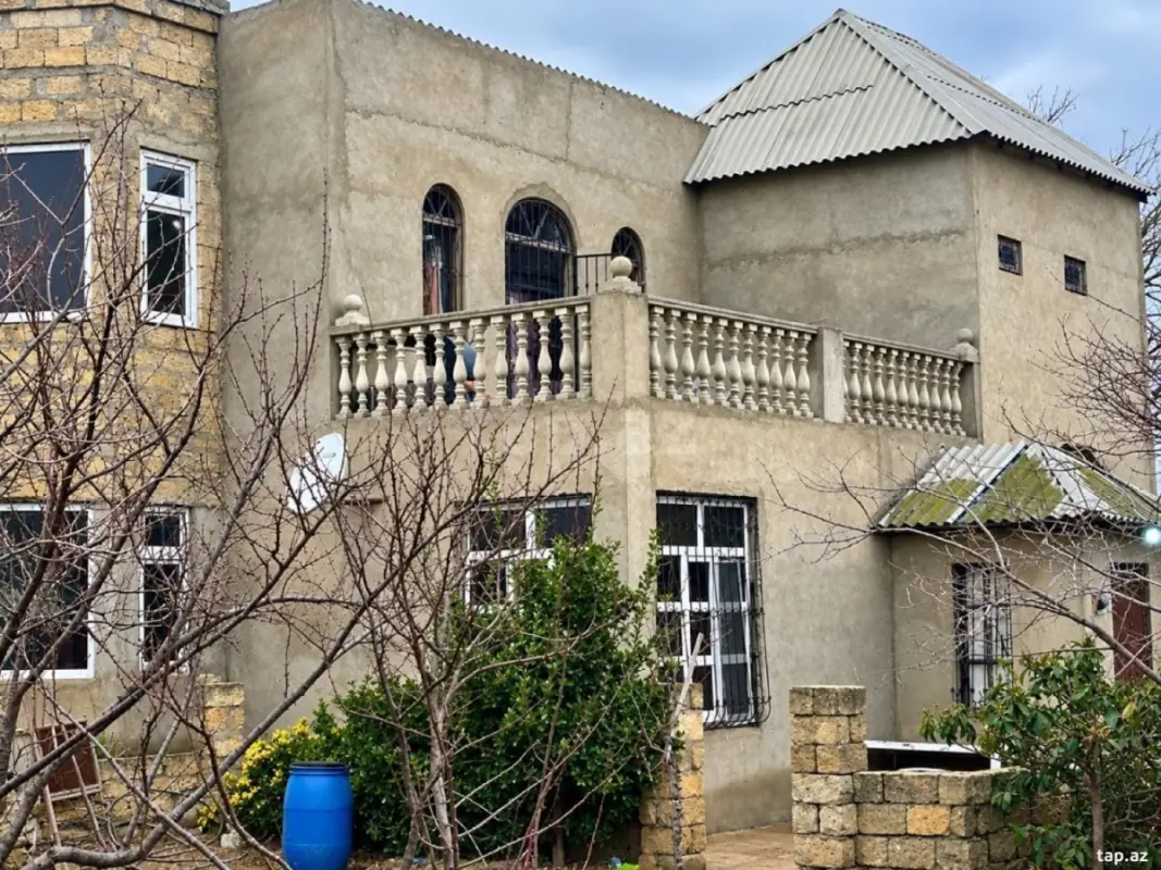 Satılır 6 otaqlı həyət evi 250 m²