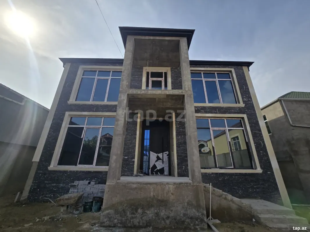 Satılır 6 otaqlı həyət evi 300 m²