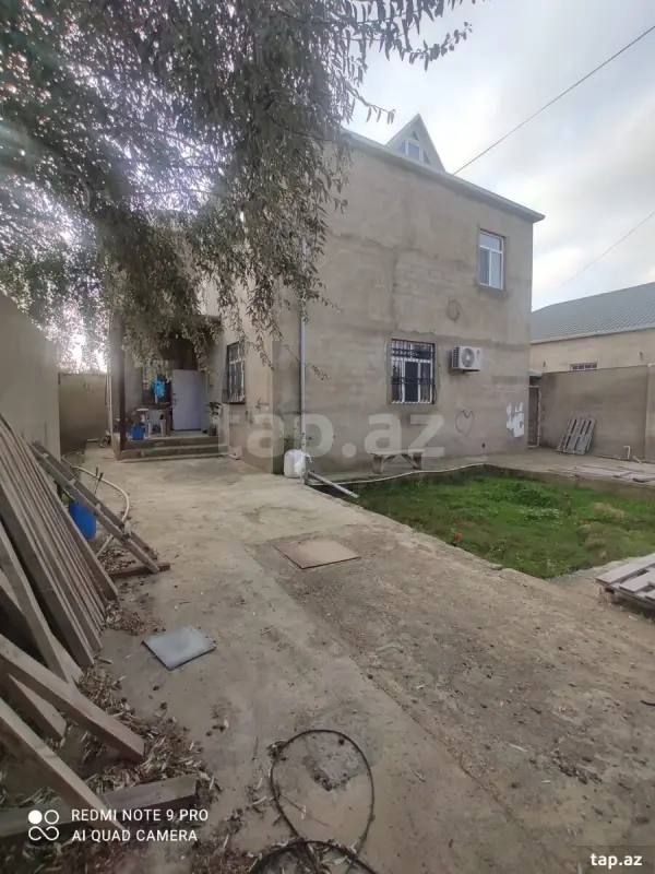 Satılır 6 otaqlı həyət evi 300 m²