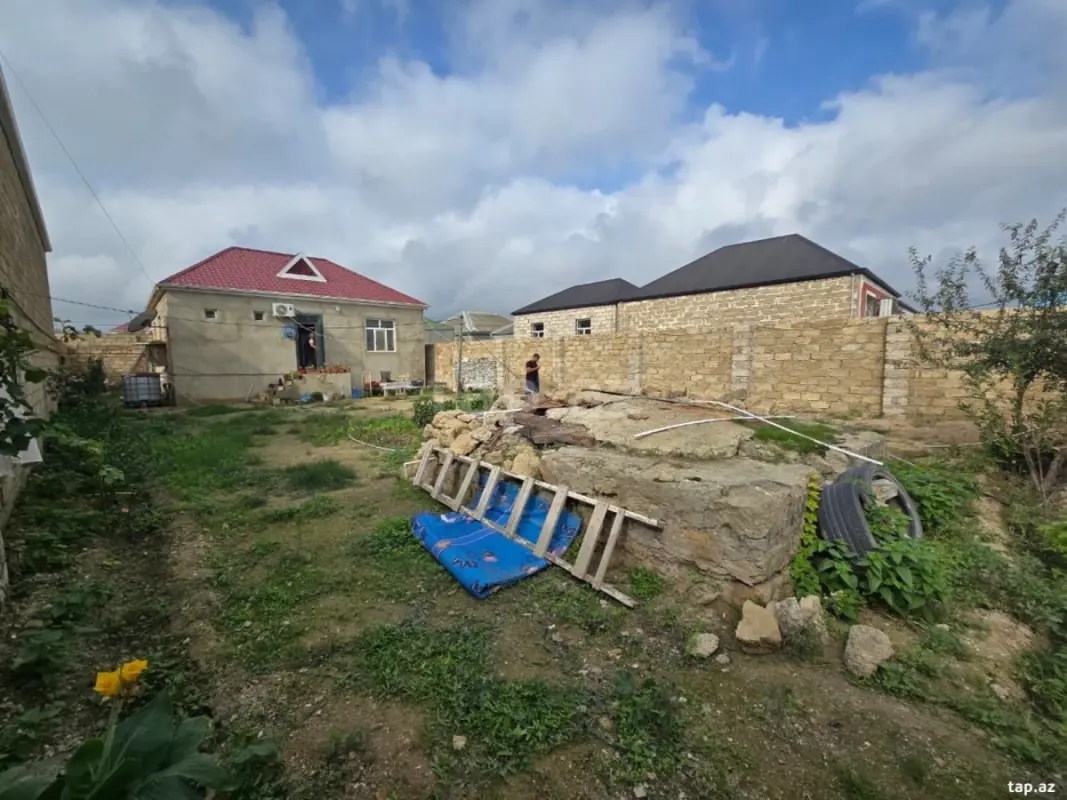 Satılır 3 otaqlı həyət evi 600 m²