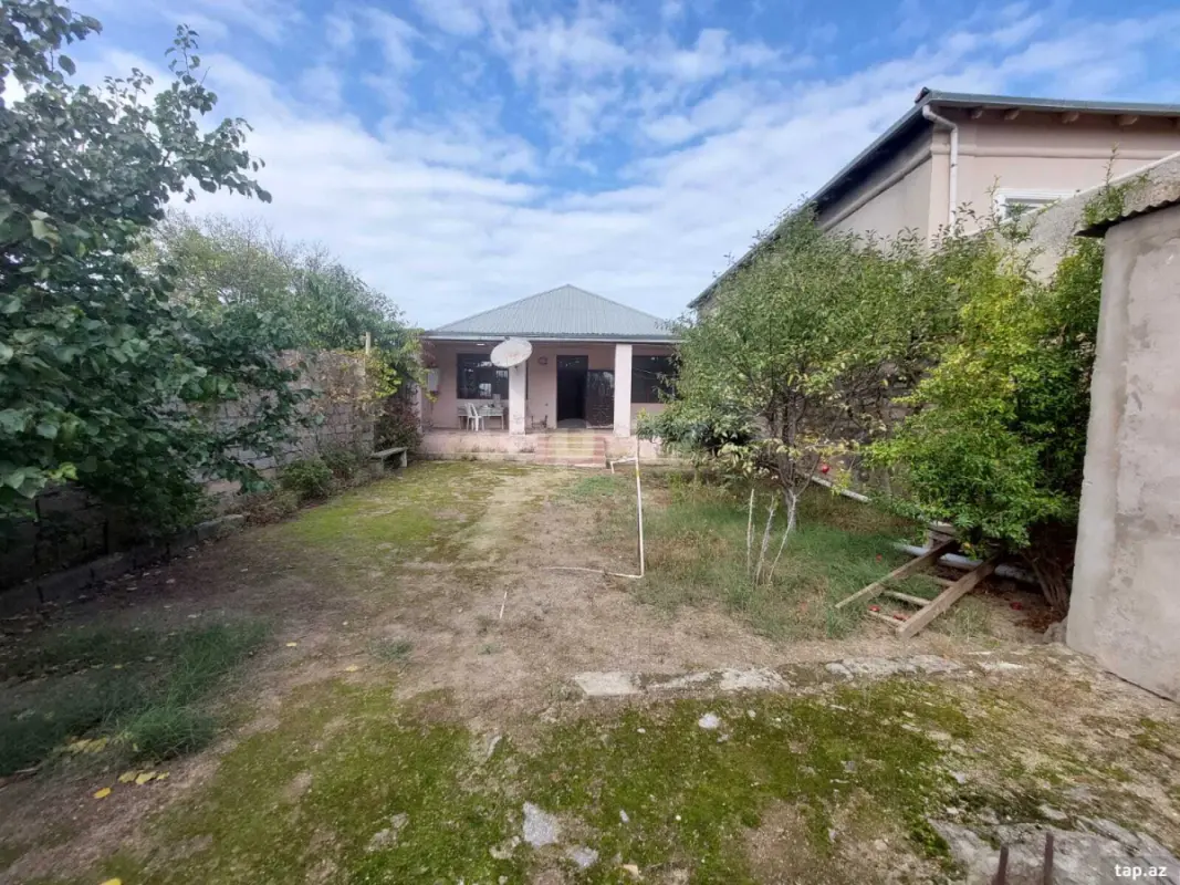 Satılır 3 otaqlı həyət evi 95 m²