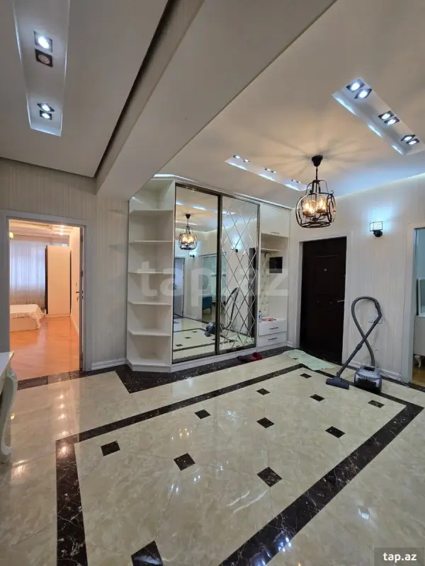 Satılır 4 otaqlı yeni tikili 130 m²