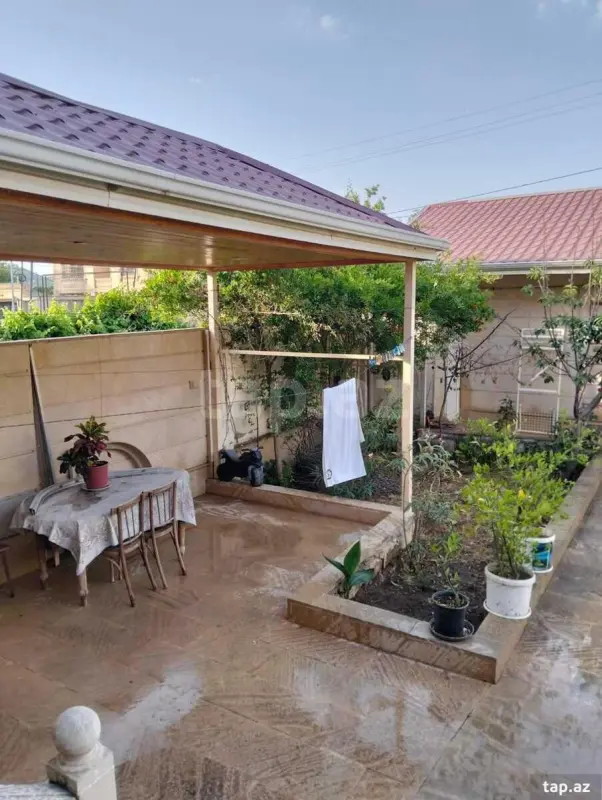 Satılır 4 otaqlı həyət evi 200 m²