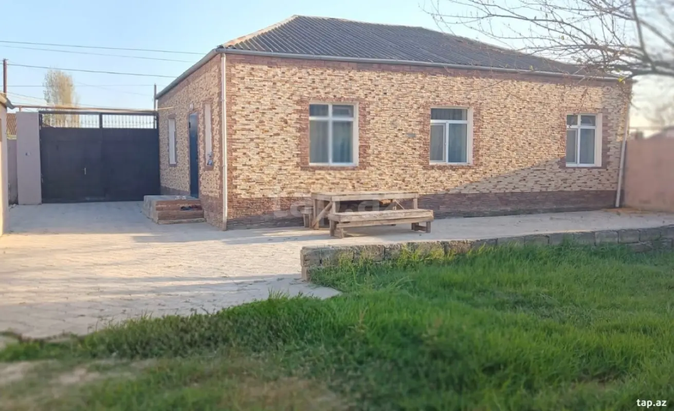 Satılır 4 otaqlı həyət evi 115 m²