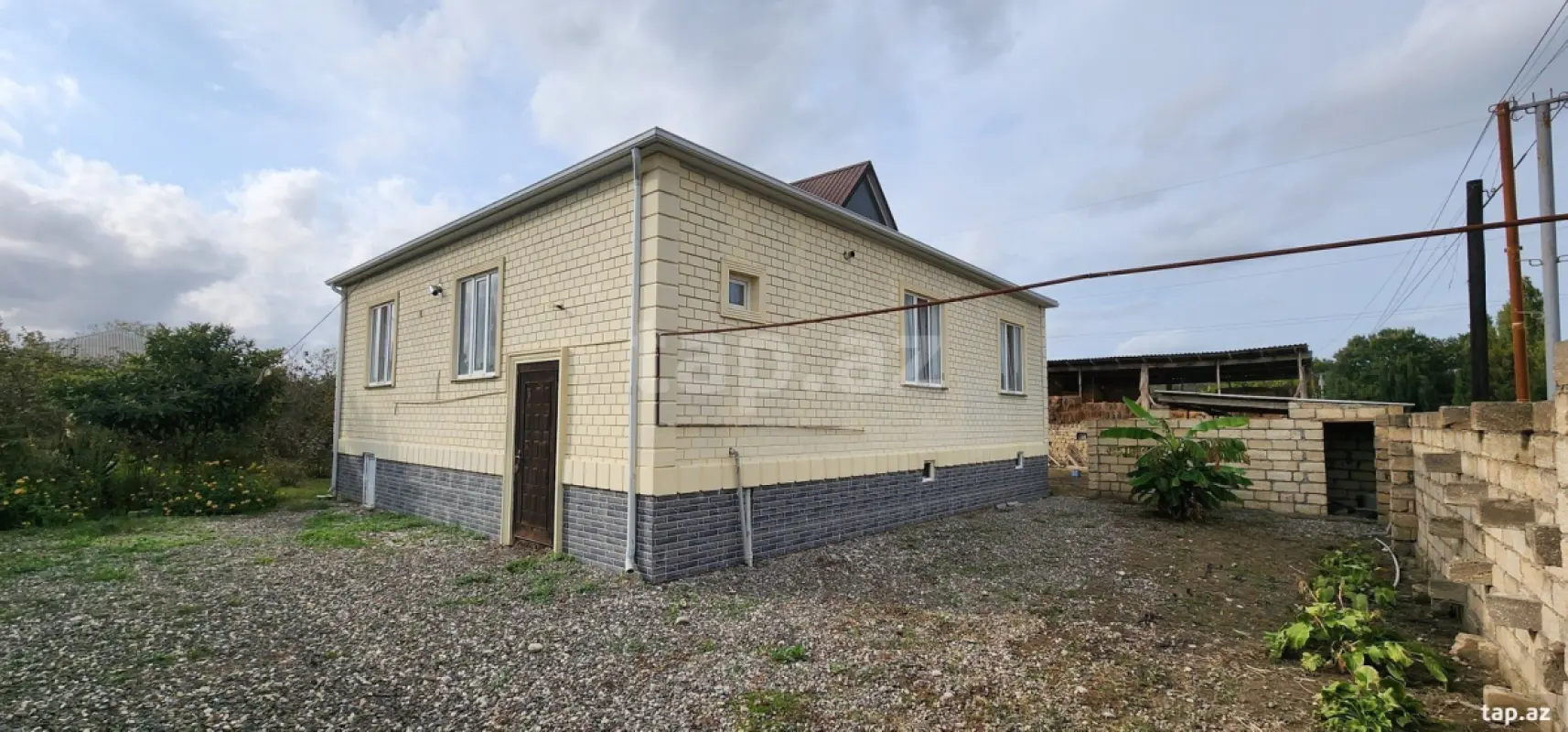 Satılır 4 otaqlı həyət evi 115 m²