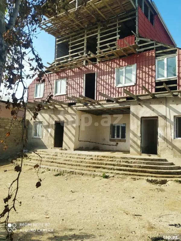 Satılır 6 otaqlı həyət evi 200 m²