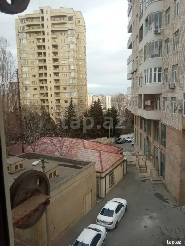 Satılır 4 otaqlı mənzil 100 m²