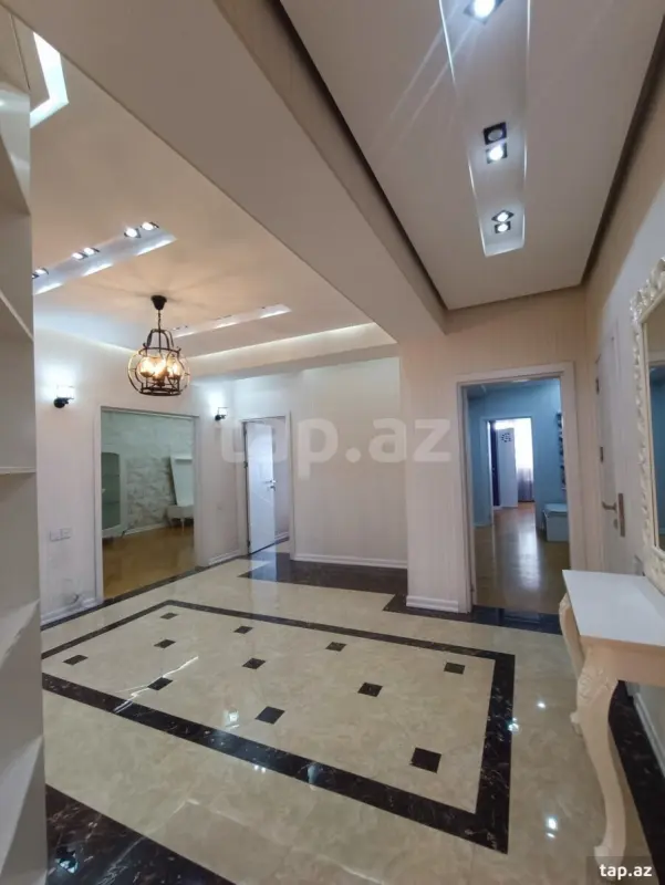 Satılır 4 otaqlı yeni tikili 130 m²