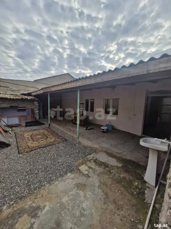 Satılır 2 otaqlı həyət evi 80 m²