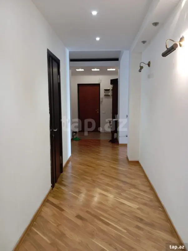 Kirayə verilir 4 otaqlı yeni tikili 160 m²