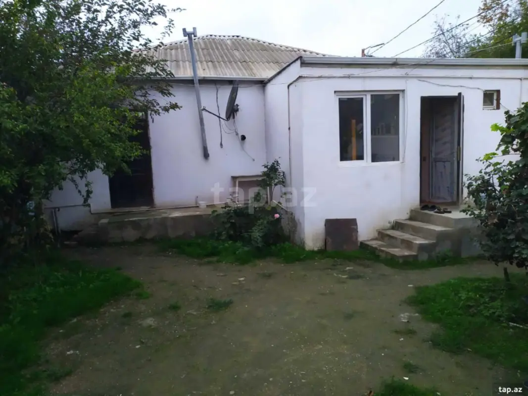 Satılır 4 otaqlı həyət evi 2.5 m²