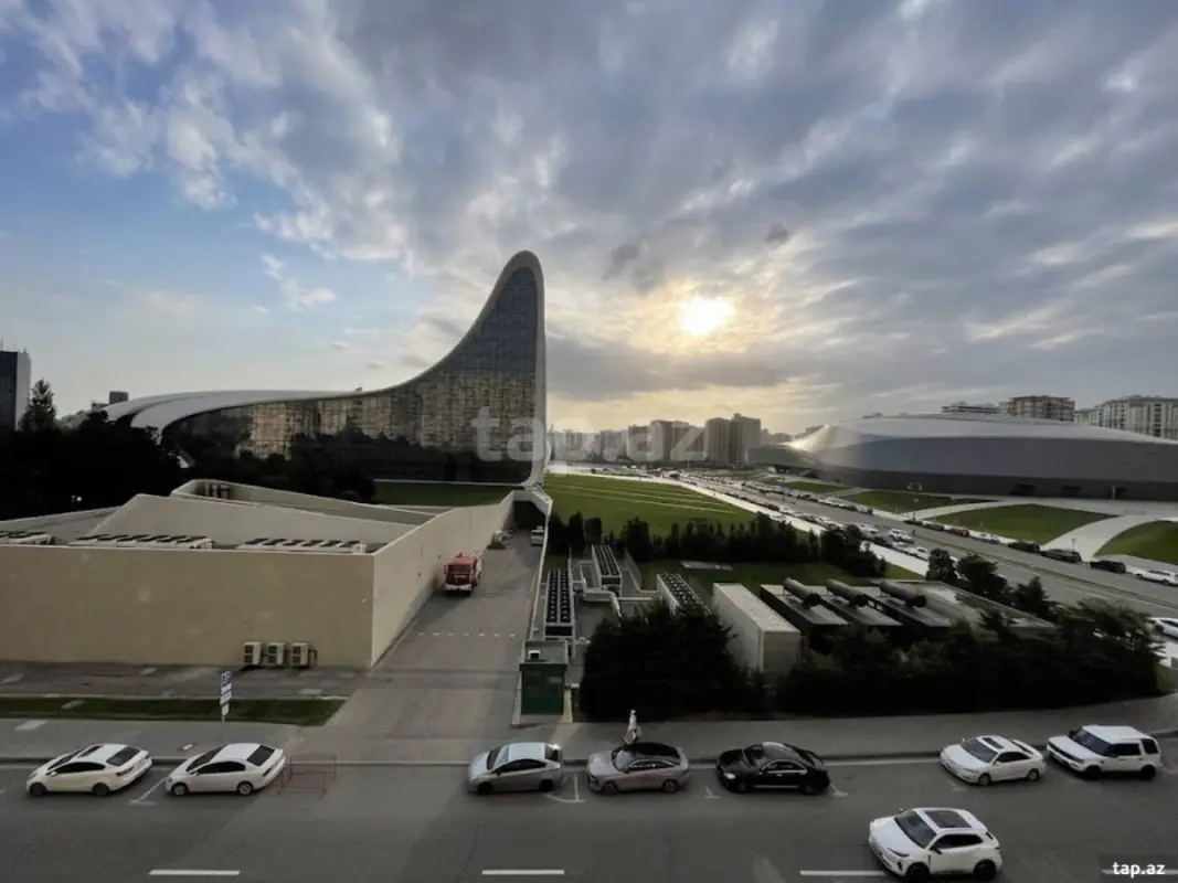 Satılır 4 otaqlı yeni tikili 165 m²