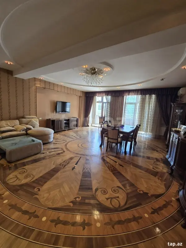 Satılır 3 otaqlı yeni tikili 160 m²