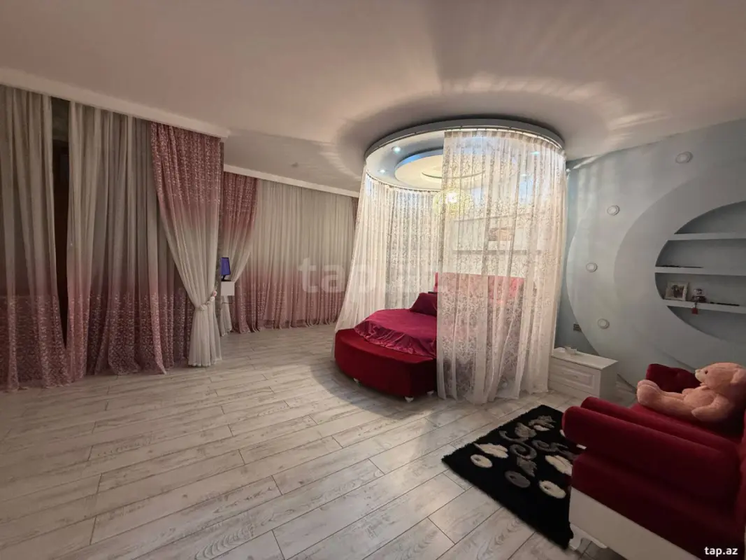 Satılır 6 otaqlı həyət evi 285 m²