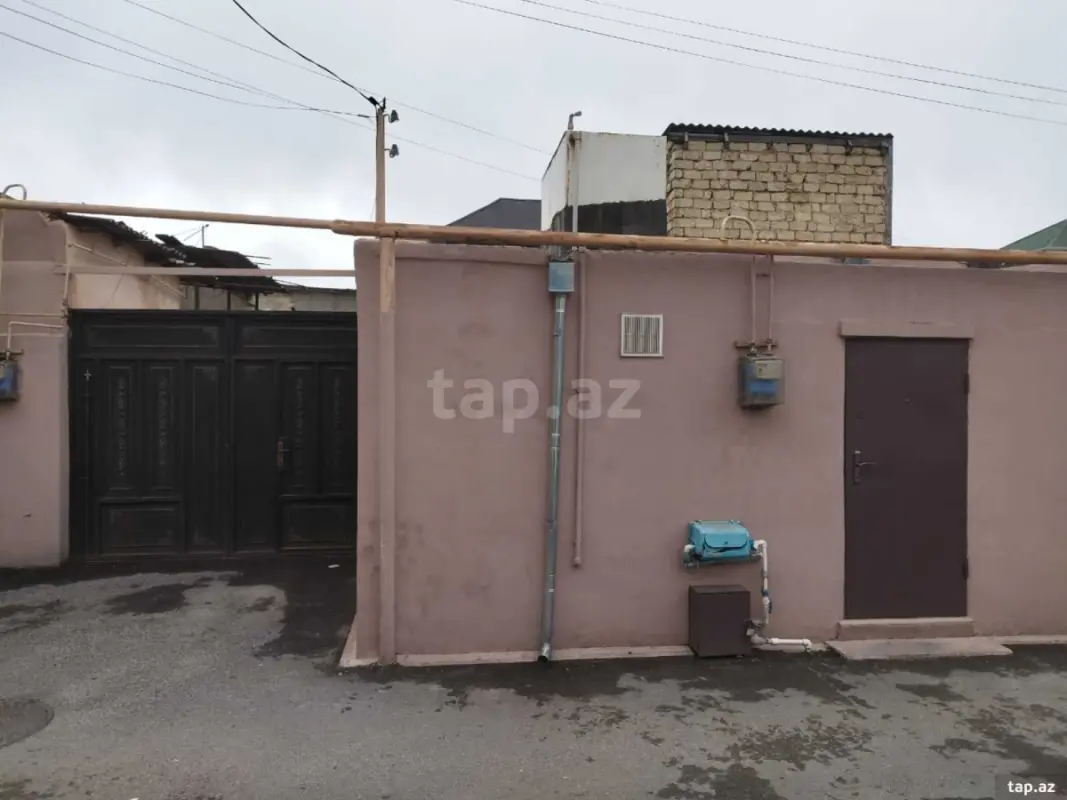 Satılır 10 otaqlı həyət evi 200 m²