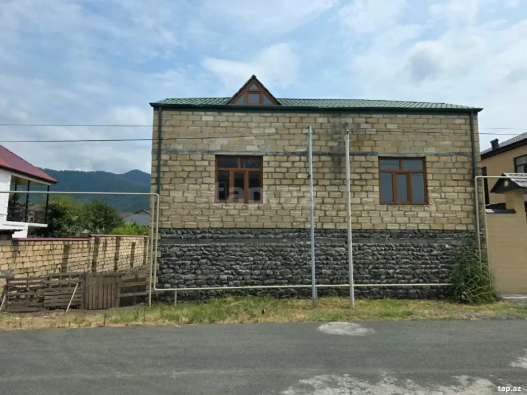 Satılır 5 otaqlı həyət evi 140 m²