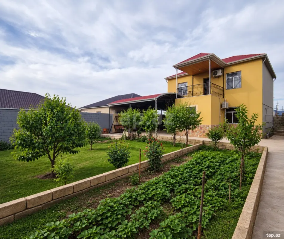 Satılır 6 otaqlı həyət evi 180 m²