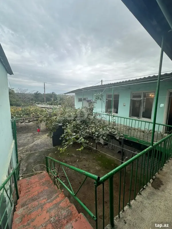 Satılır 5 otaqlı həyət evi 200 m²