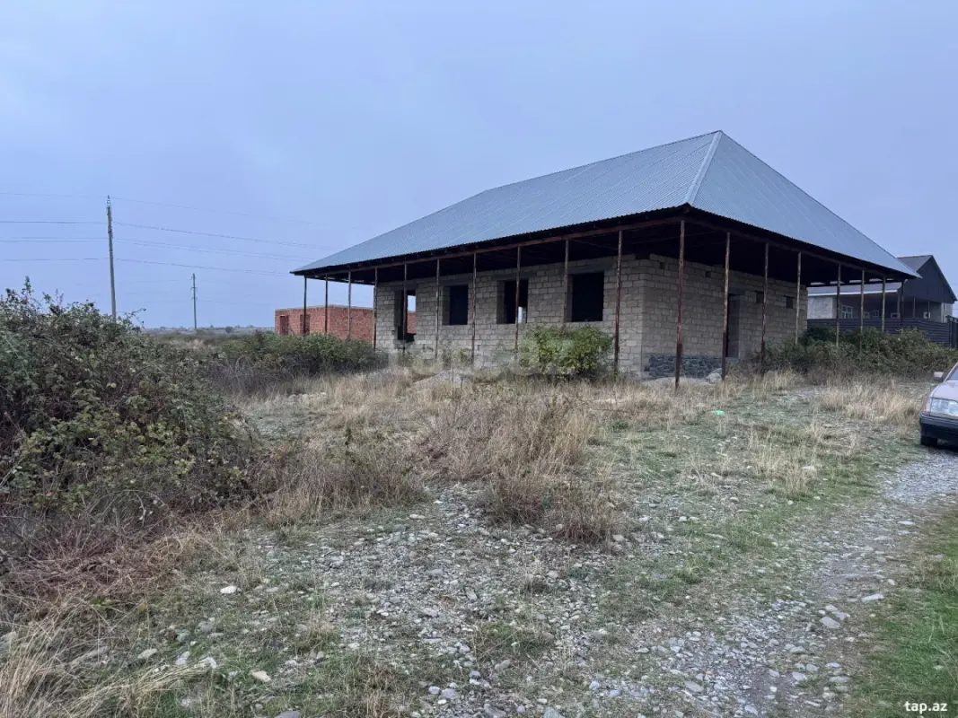 Satılır 6 otaqlı həyət evi 600 m²