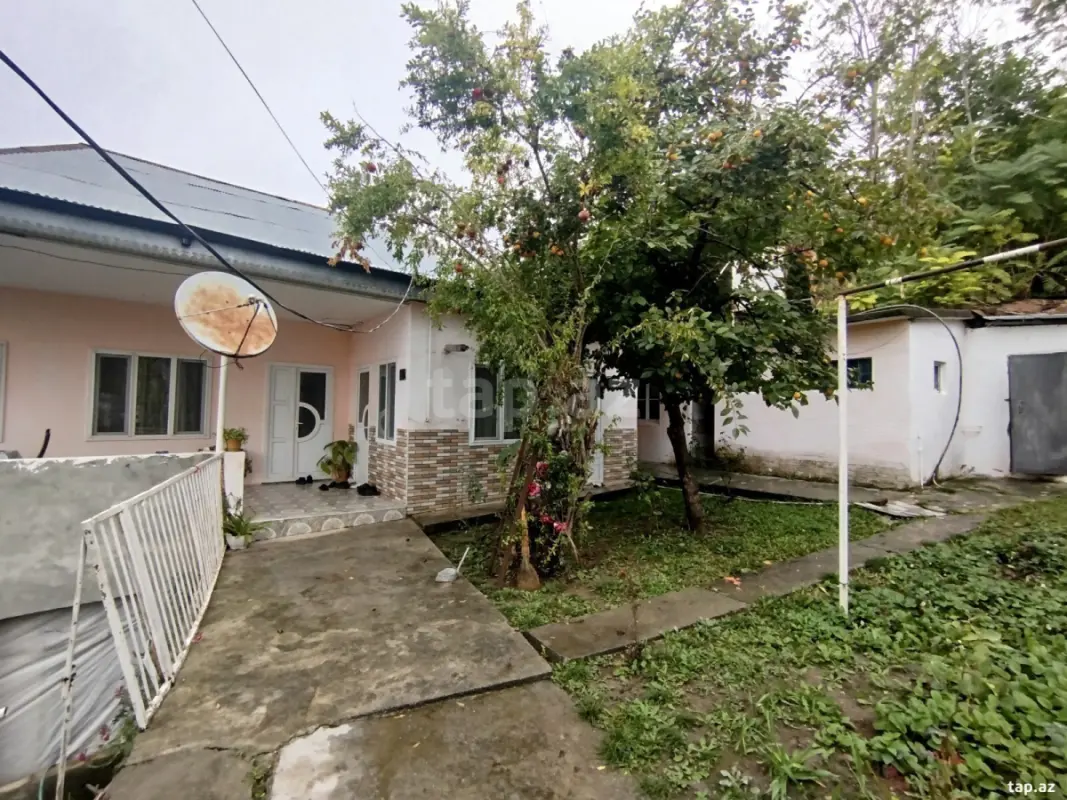 Satılır 3 otaqlı həyət evi 150 m²