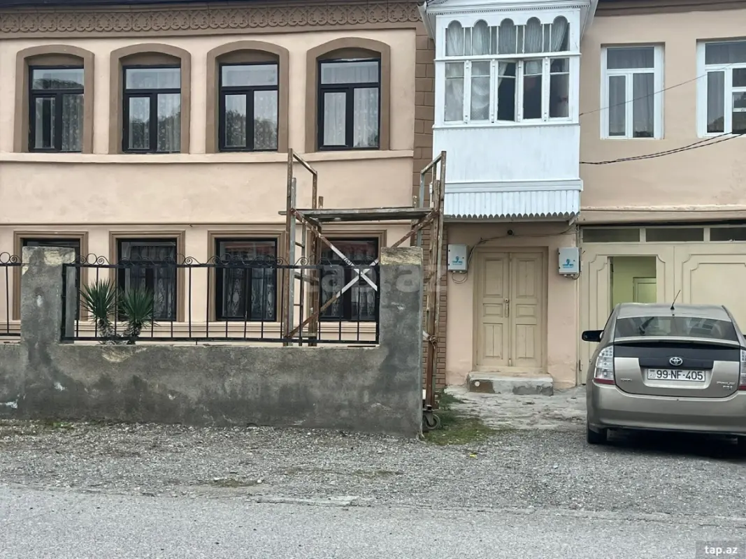 Satılır 9 otaqlı həyət evi 190 m²