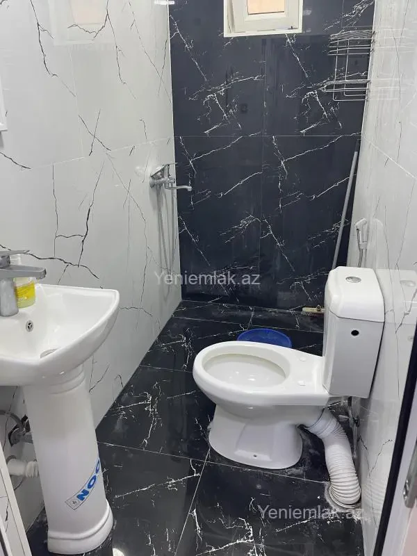 Satılır 4 otaqlı köhnə tikili 110 m²