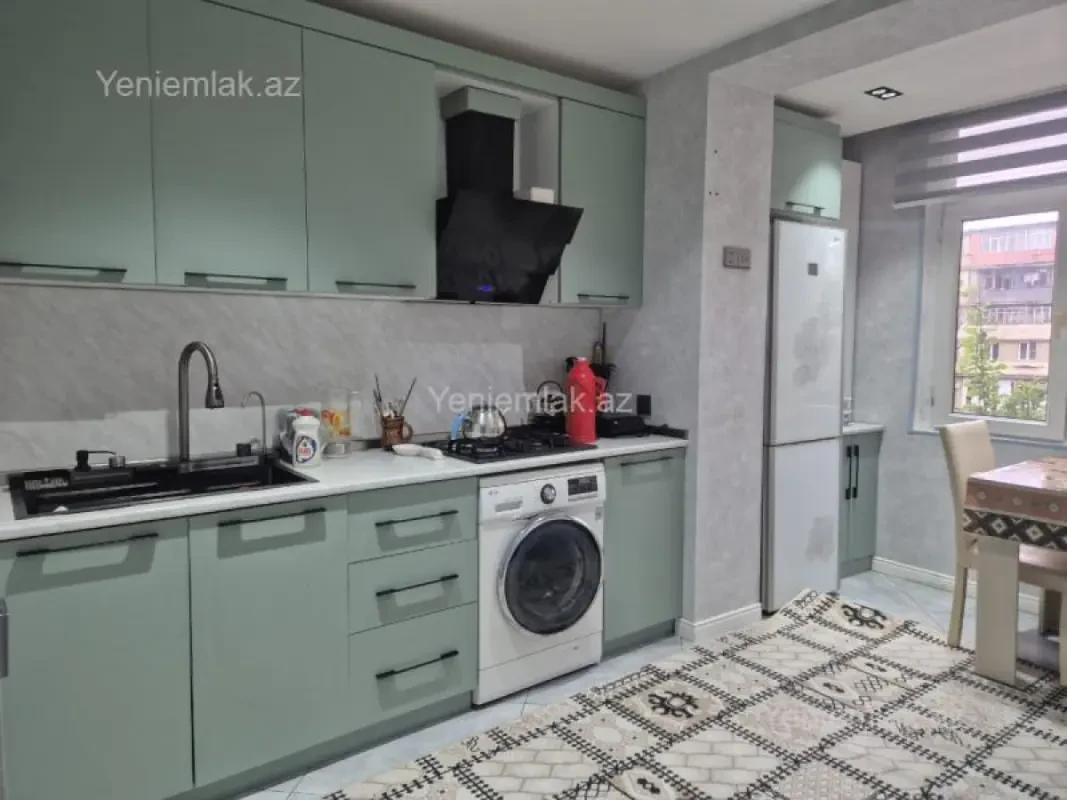 Satılır 5 otaqlı köhnə tikili 130 m²