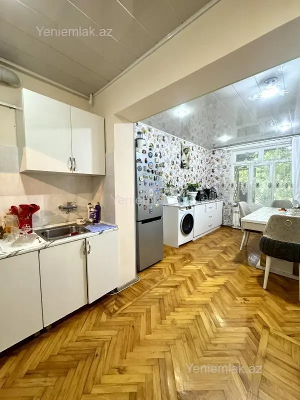Satılır 2 otaqlı köhnə tikili 70 m²
