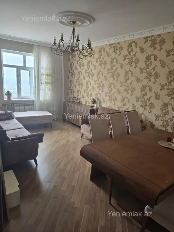 Satılır 4 otaqlı köhnə tikili 110 m²