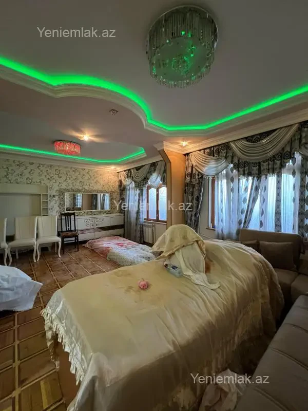 Satılır 4 otaqlı köhnə tikili 100 m²