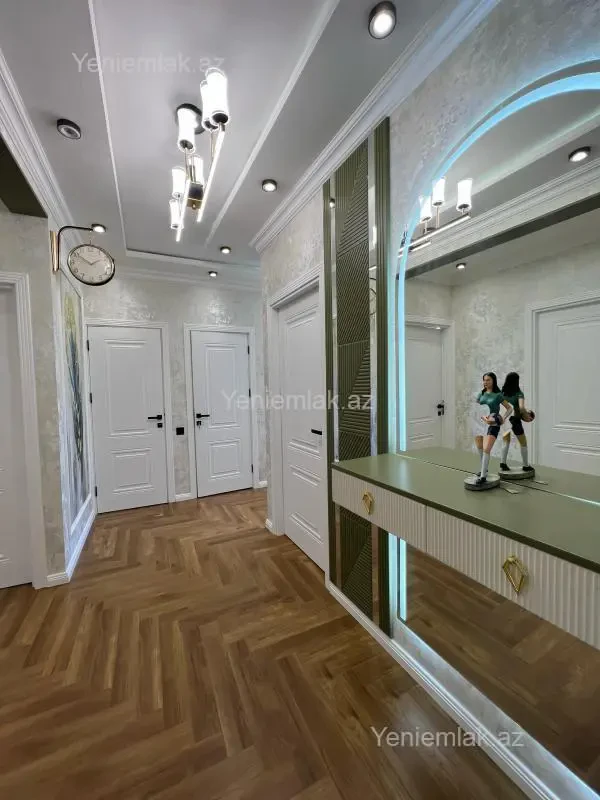 Satılır 4 otaqlı köhnə tikili 100 m²