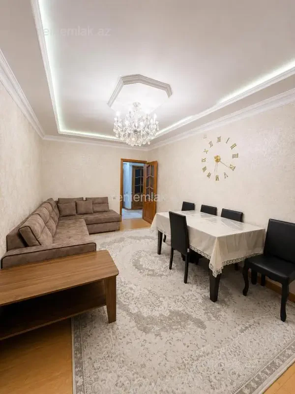 Satılır 5 otaqlı köhnə tikili 130 m²