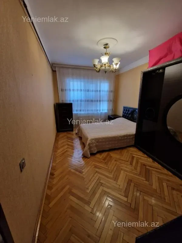 Satılır 4 otaqlı köhnə tikili 120 m²