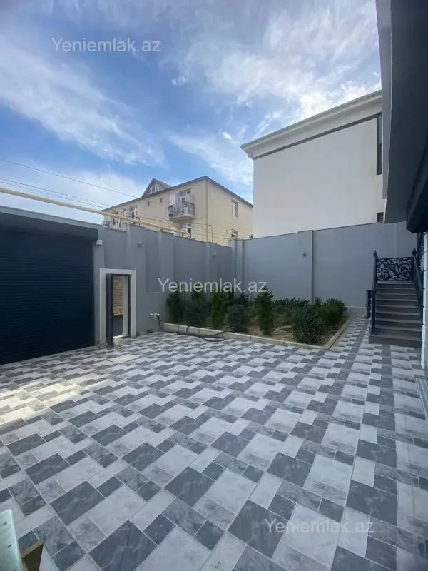 Satılır 4 otaqlı həyət evi 300 m²
