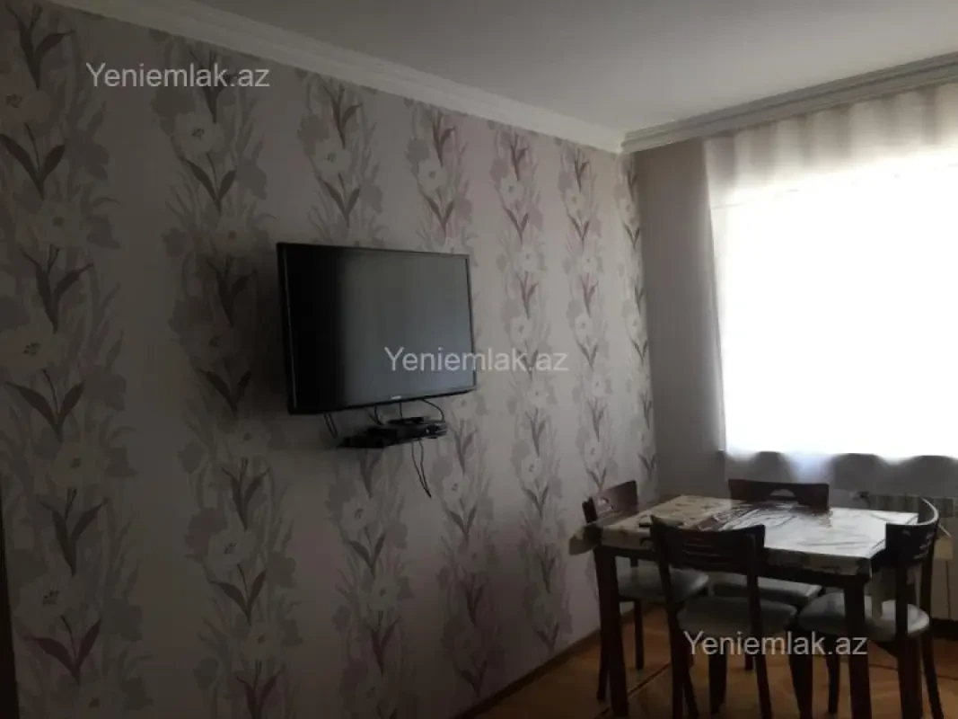 Satılır 2 otaqlı köhnə tikili 70 m²