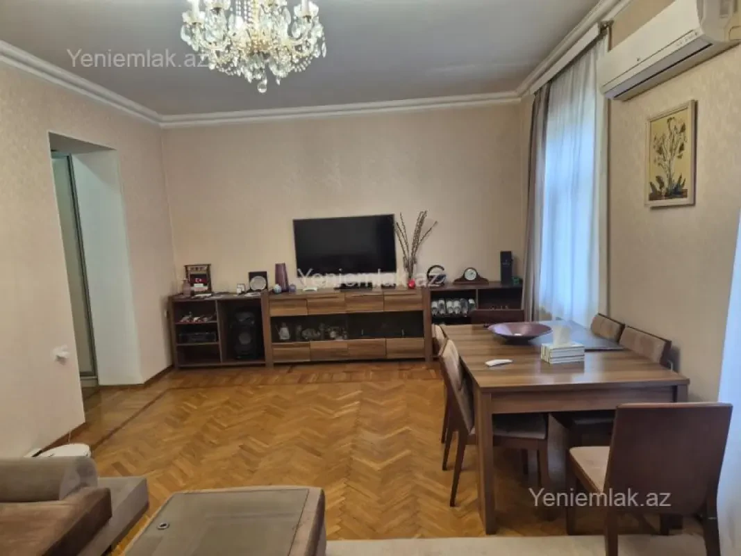 Satılır 3 otaqlı köhnə tikili 90 m²