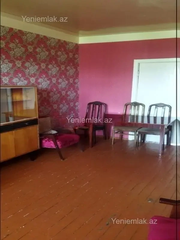 Satılır 4 otaqlı köhnə tikili 100 m²