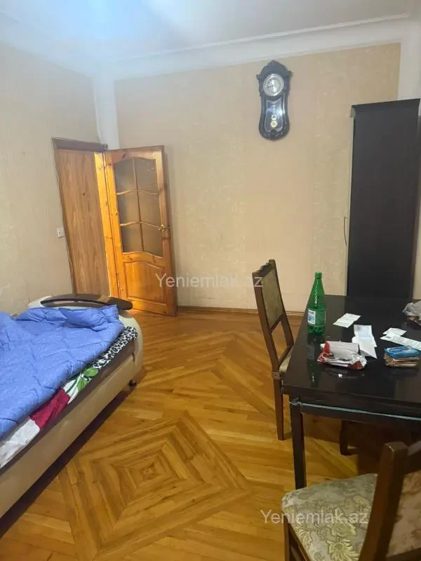 Satılır 2 otaqlı köhnə tikili 45 m²