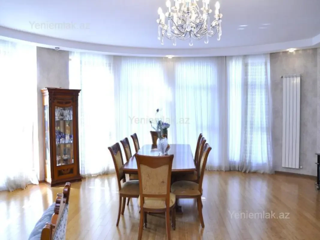 Satılır 4 otaqlı yeni tikili 195 m²
