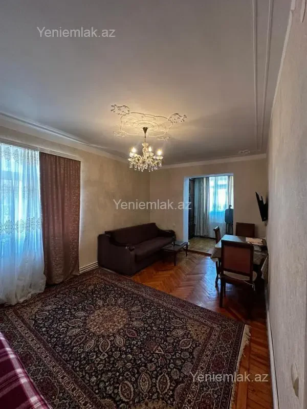 Satılır 1 otaqlı köhnə tikili 35 m²