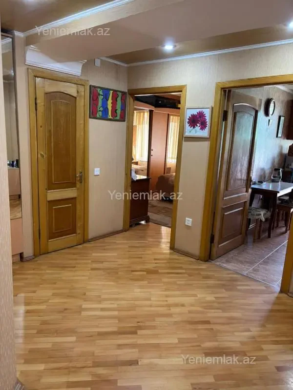 Satılır 3 otaqlı köhnə tikili 95 m²